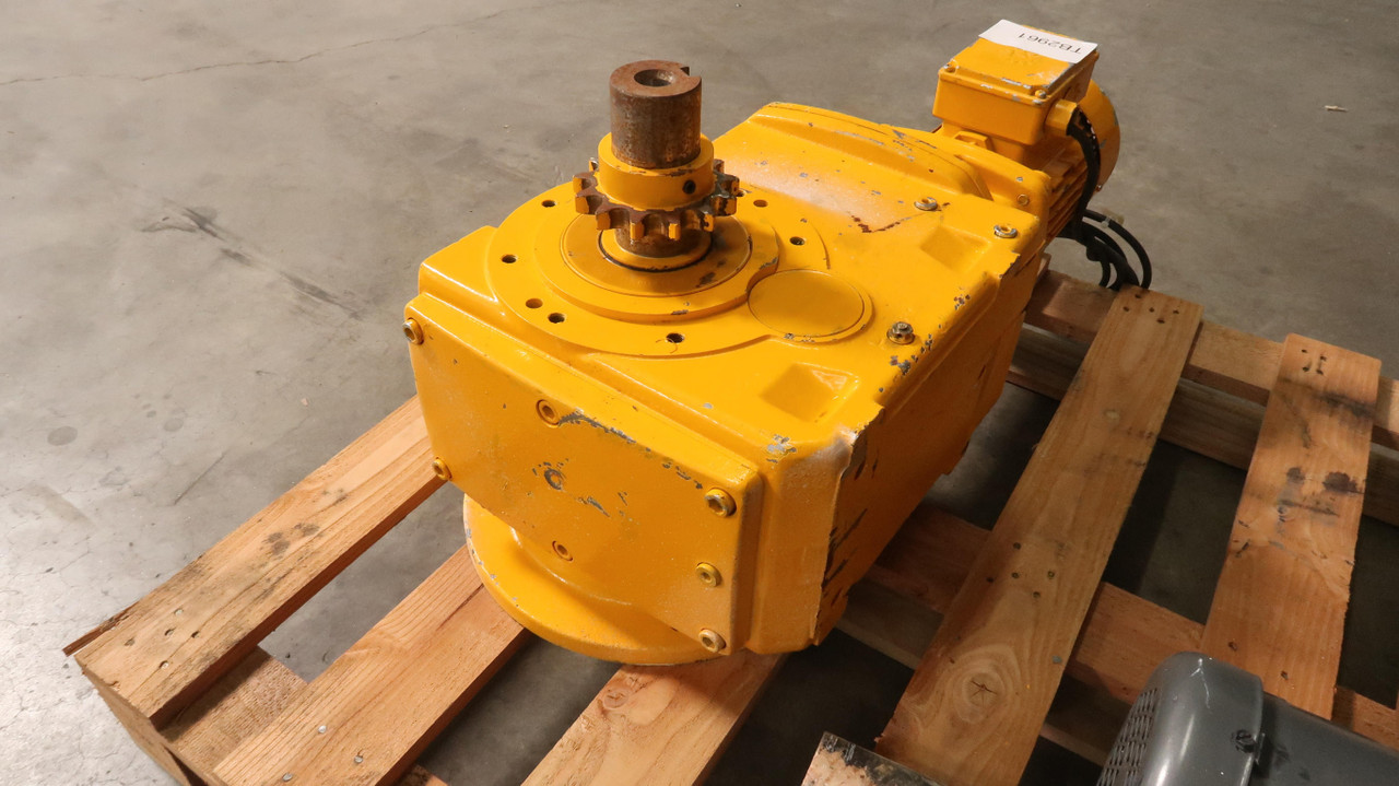 Nord Drive System SK9043.1VF90SP/4 CUS TW SK90SP/4 CUS TW Heavy Duty Gear Motor w Rotating Gear